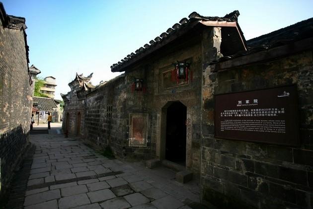 地上没有规划停车位 地下停车场尚未建成